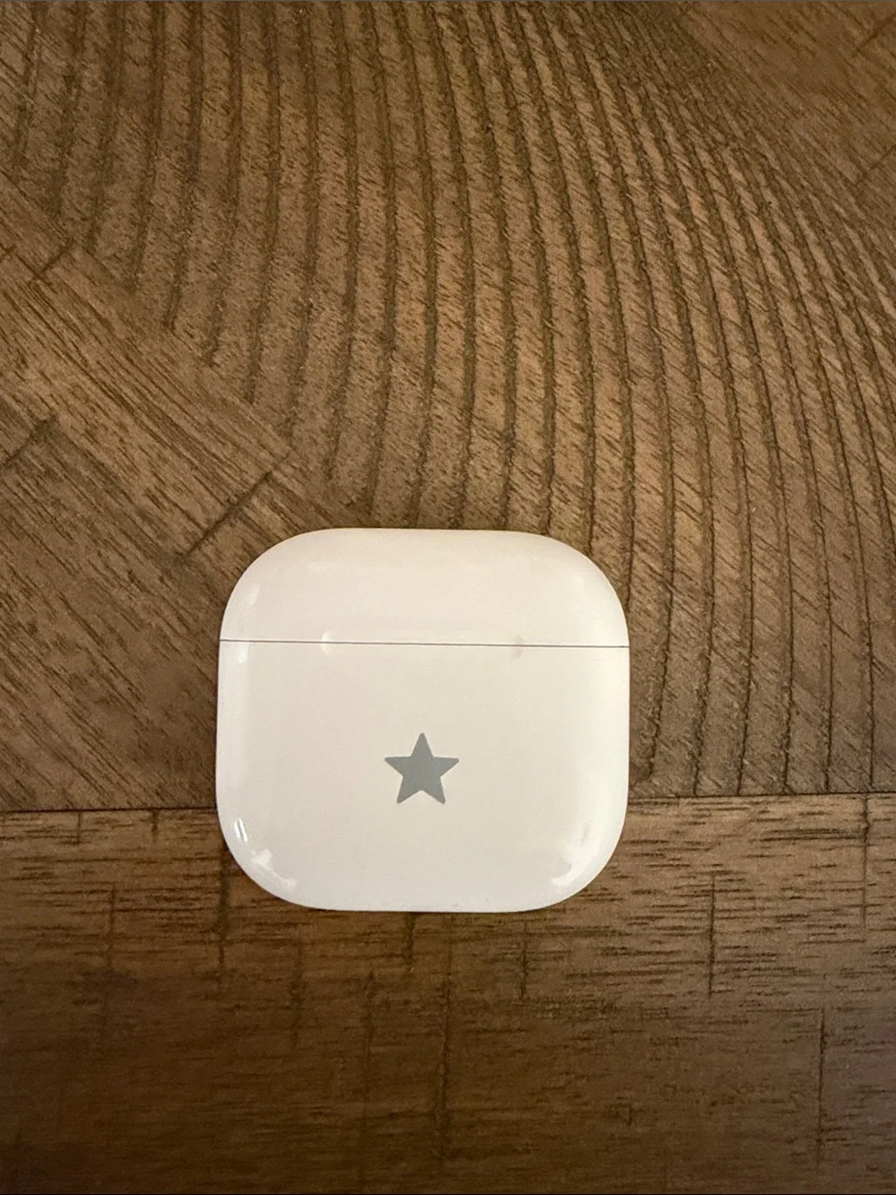 Apple AirPods 4 - with cute star charging case